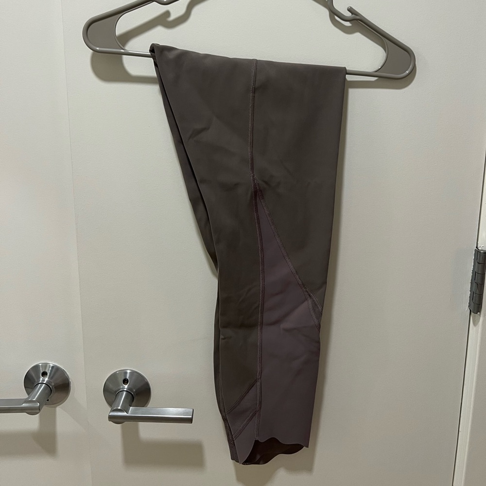 Lululemon Wunder scallop shape crop 23’ leggings